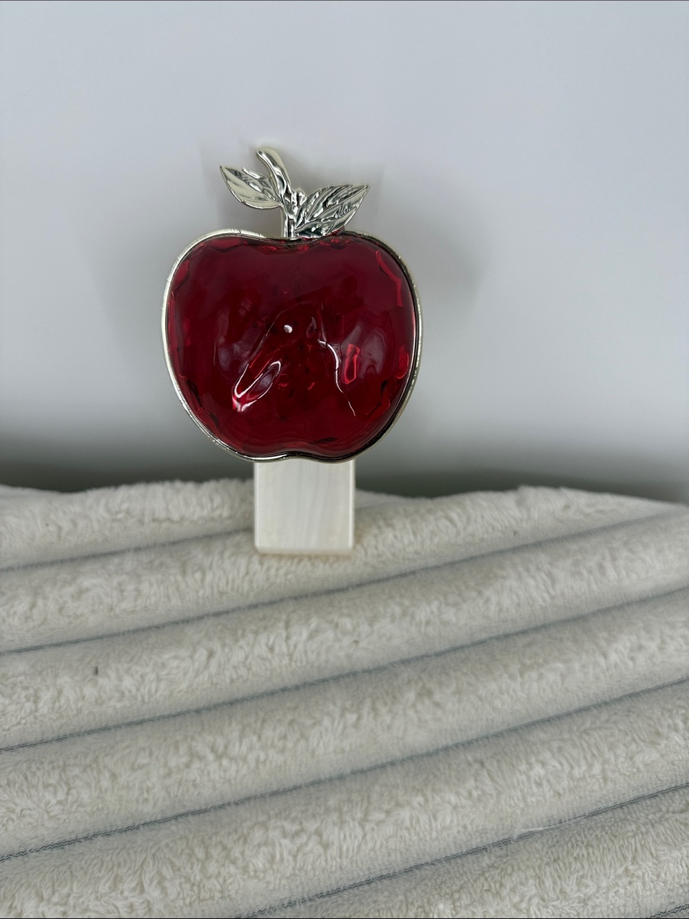 Bath & Body Works Red Apple Wallflower Fragrance plug